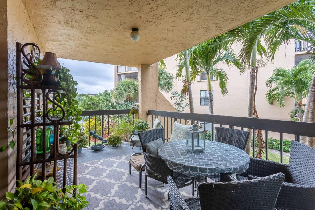 Photo of 750 Egret Circle #6210, Delray Beach, FL 33444 (MLS # R11153866)