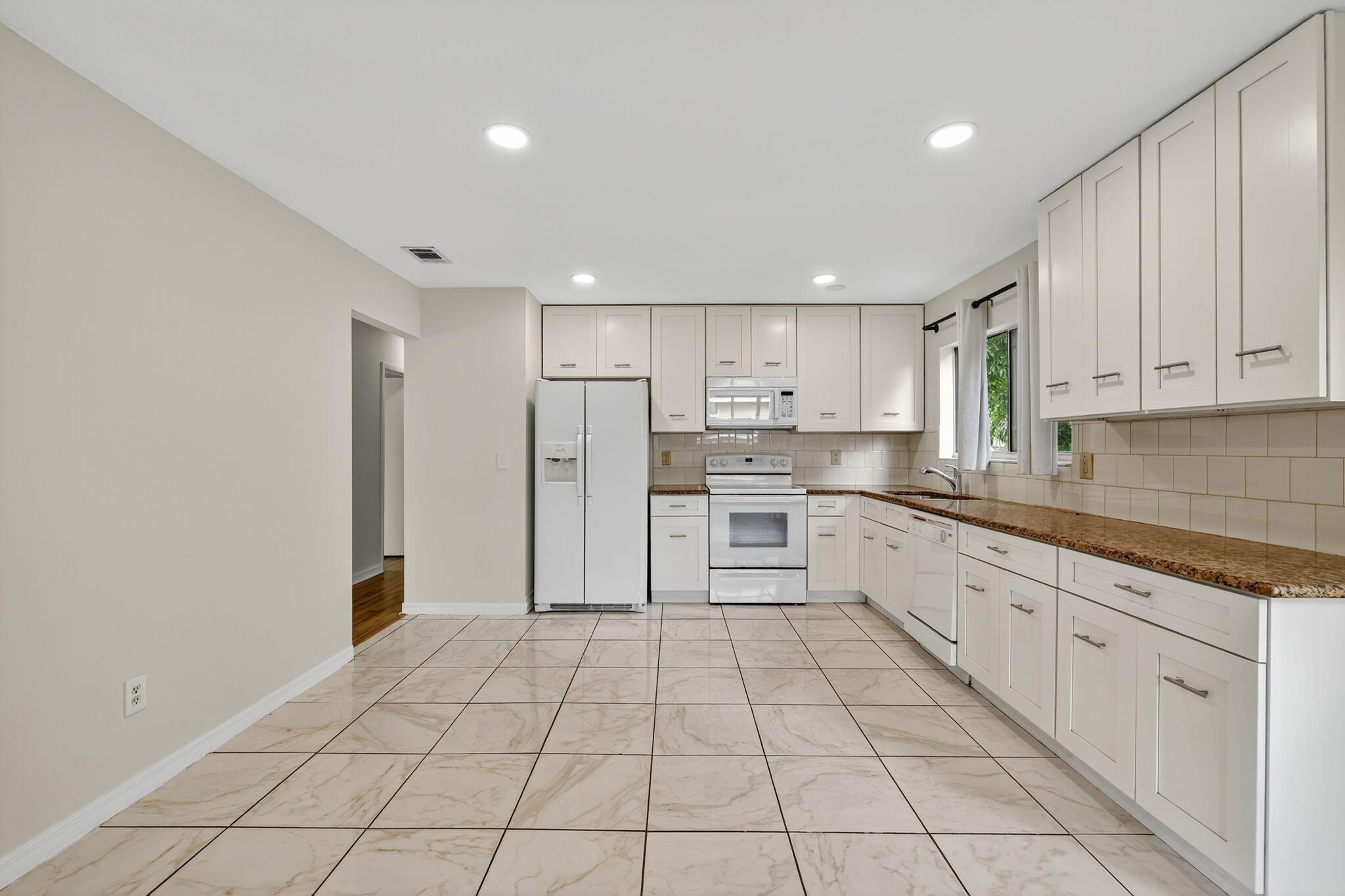 PORT ST LUCIE SECTION 18 - Residential Lease