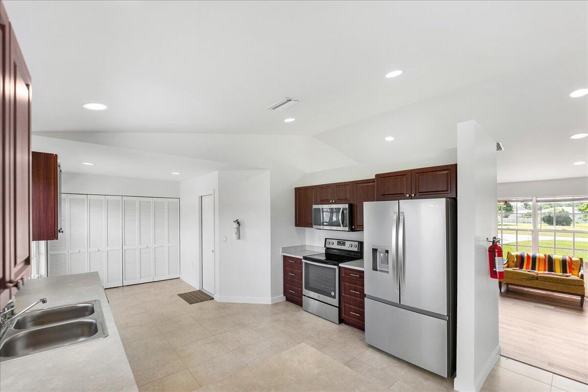 PORT ST LUCIE SECTION 40 - Residential Lease