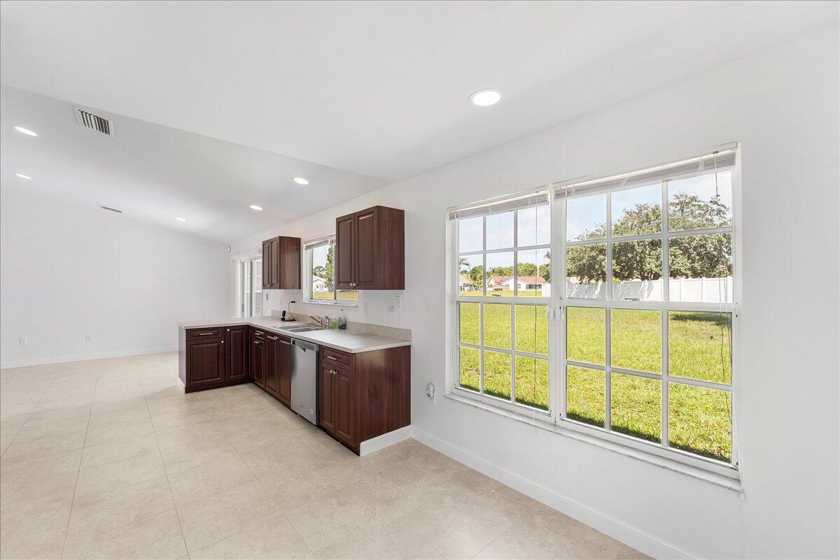 PORT ST LUCIE SECTION 40 - Residential Lease