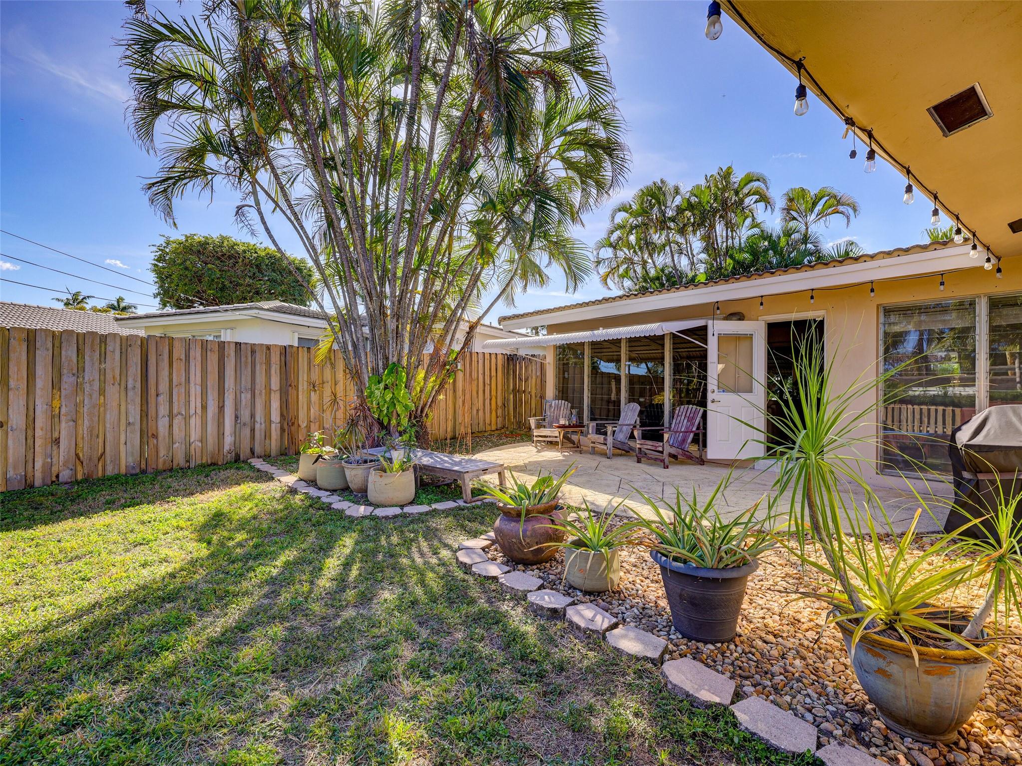 1616 Poinsettia Dr