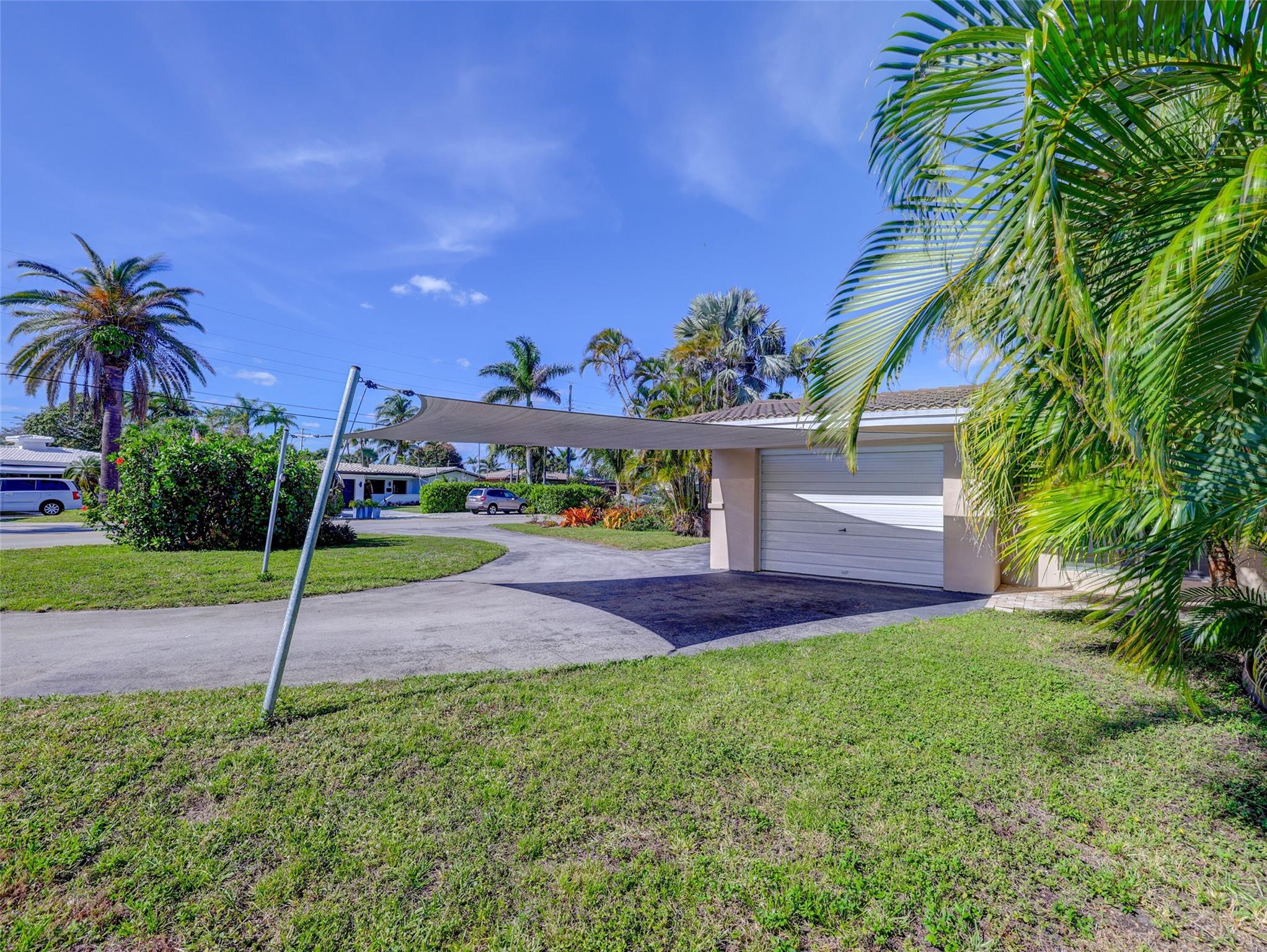 1616 Poinsettia Dr