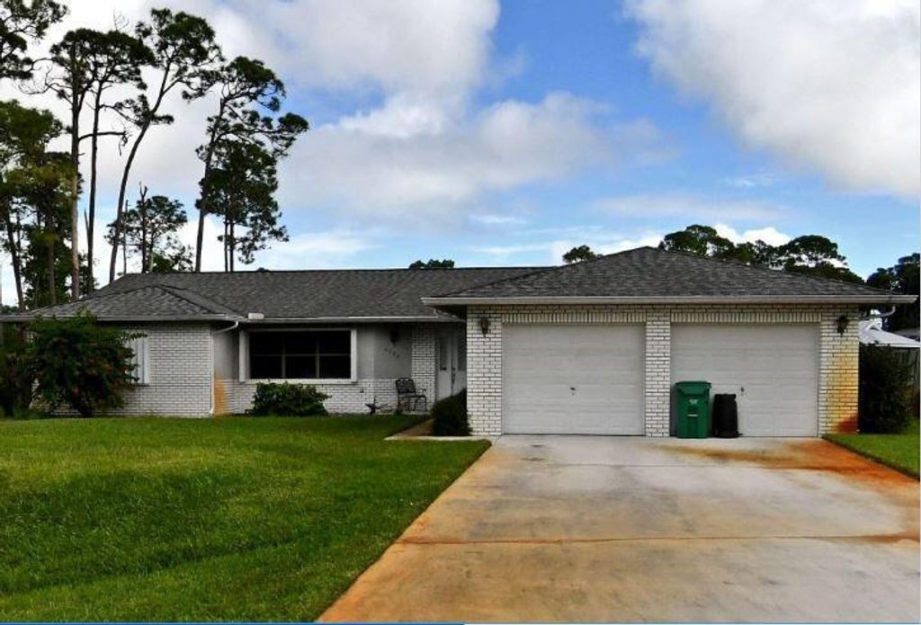 Photo of 4500 Paleo Pines Circle, Fort Pierce, FL 34951 (MLS # R11002907)