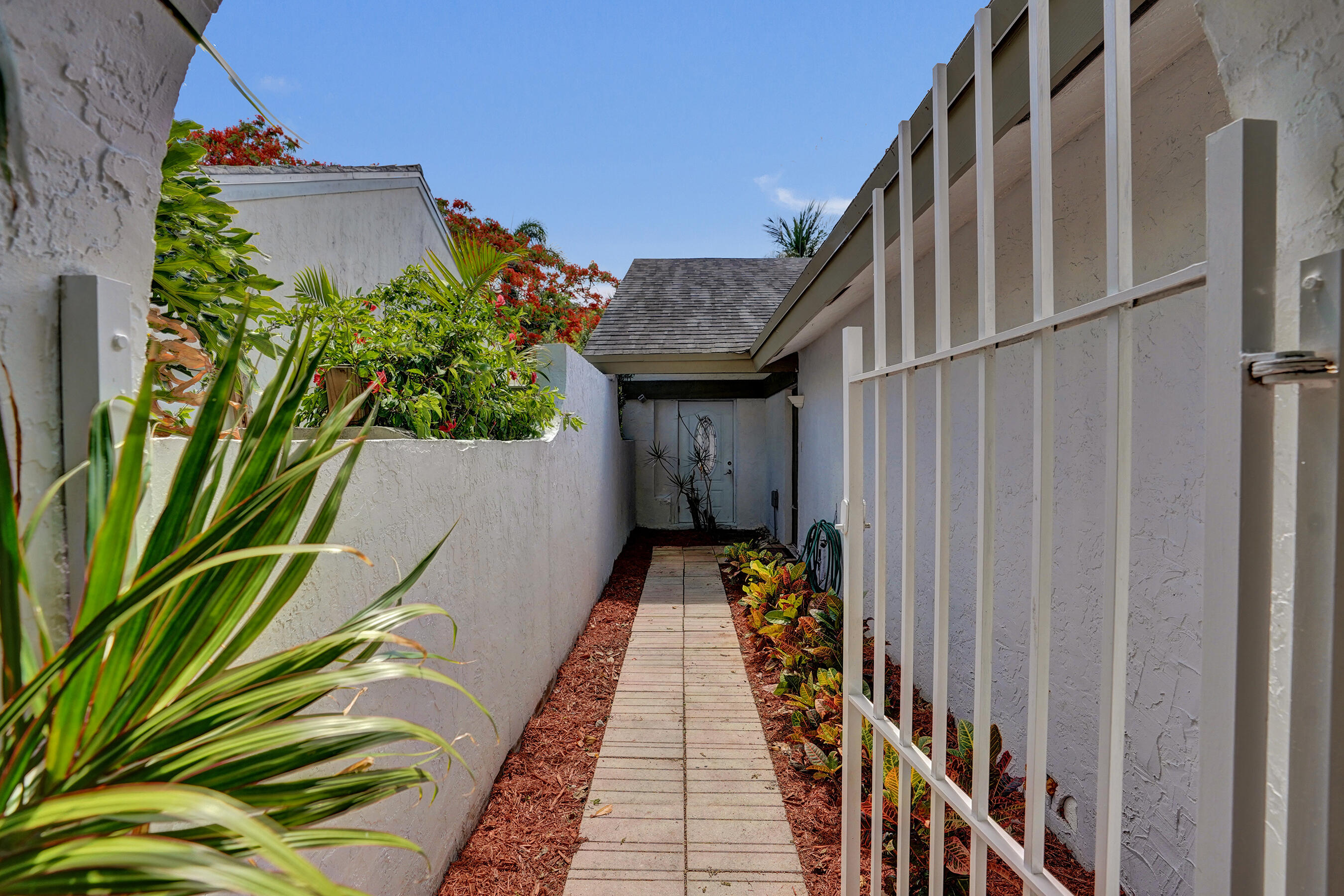 820 NW 21st Way 820
