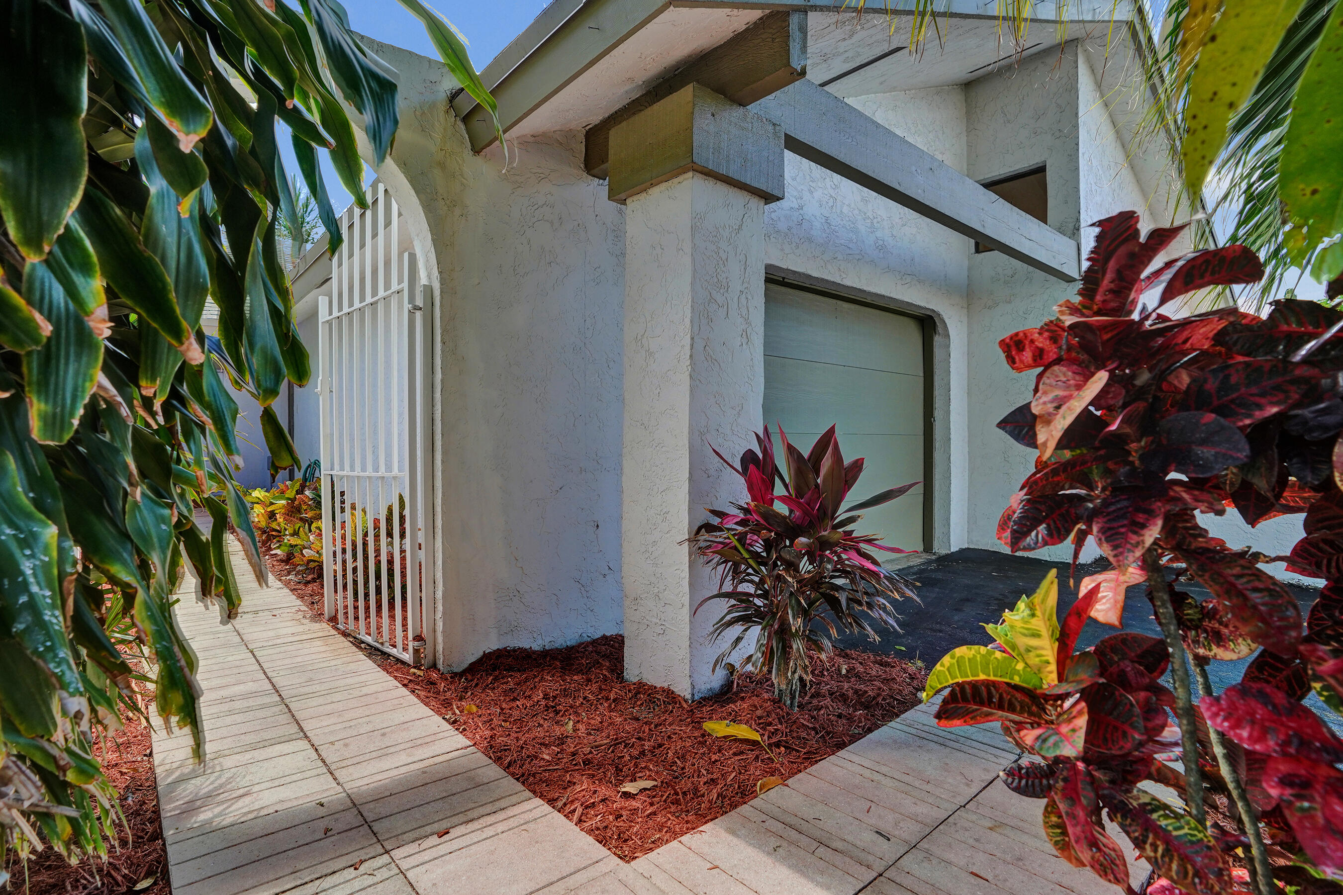 820 NW 21st Way 820