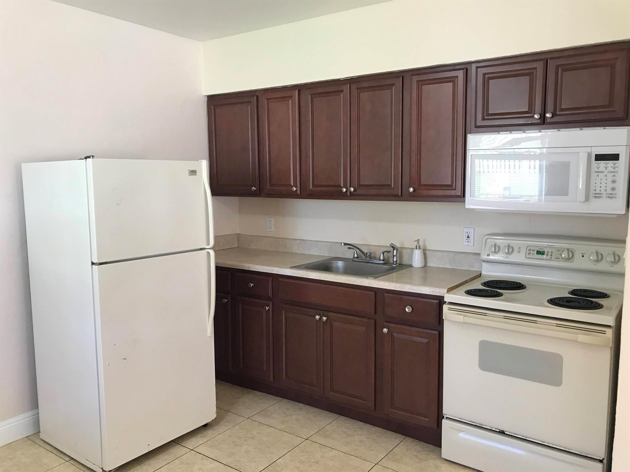 Cozy 1-bedroom apartment located in the West Palm Beach area, this apartment offers the perfect blend of style, convenience, and charm. Comfort and functionality blend seamlessly to create a delightful living space. Schedule a viewing today and call it home. Fast and easy approval process.