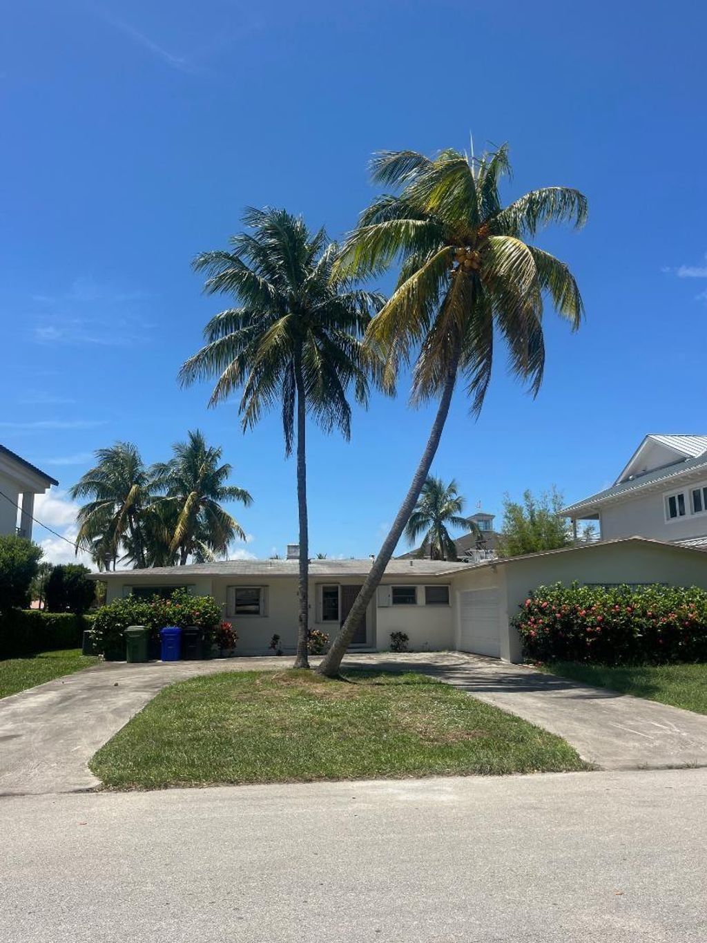 Photo of 1625 SE 12th Court, Fort Lauderdale, FL 33316 (MLS # F10509605)