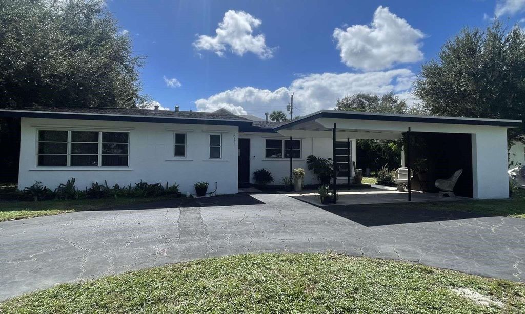 Photo of 817 Buttonwood Rd, North Palm Beach, FL 33408 (MLS # F10533045)