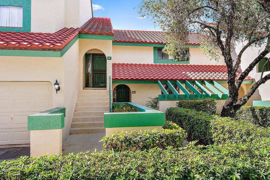 Photo of 9 Lexington Lane E #B, Palm Beach Gardens, FL 33418 (MLS # R10936621)