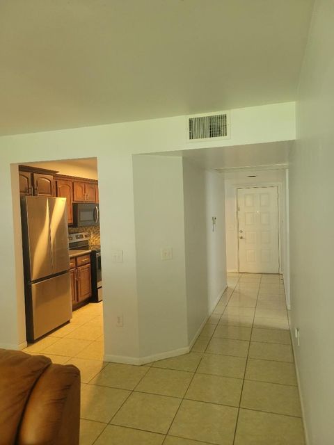 Condominium in Pembroke Pines FL 901 138th Ave Ave 4.jpg