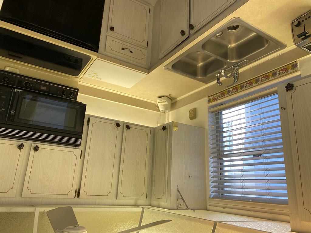 VISTA PINES CONDO - Residential Lease