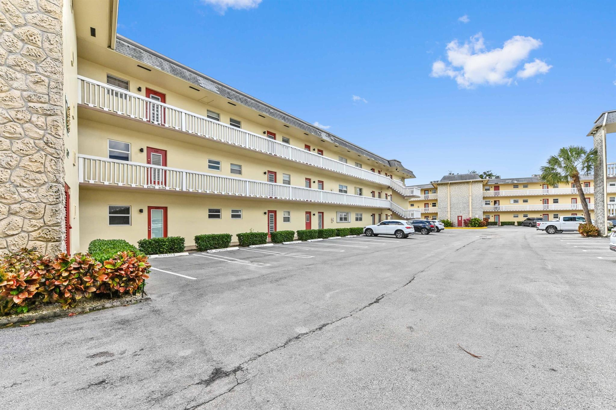 View photos, virtual tours, details... 4321 NW 16th Street C302