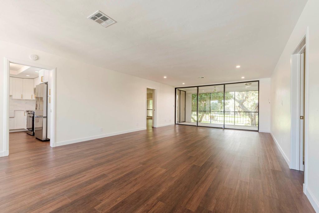 Photo of 11 SE Concourse Drive #D, Jupiter, FL 33469 (MLS # R11050198)