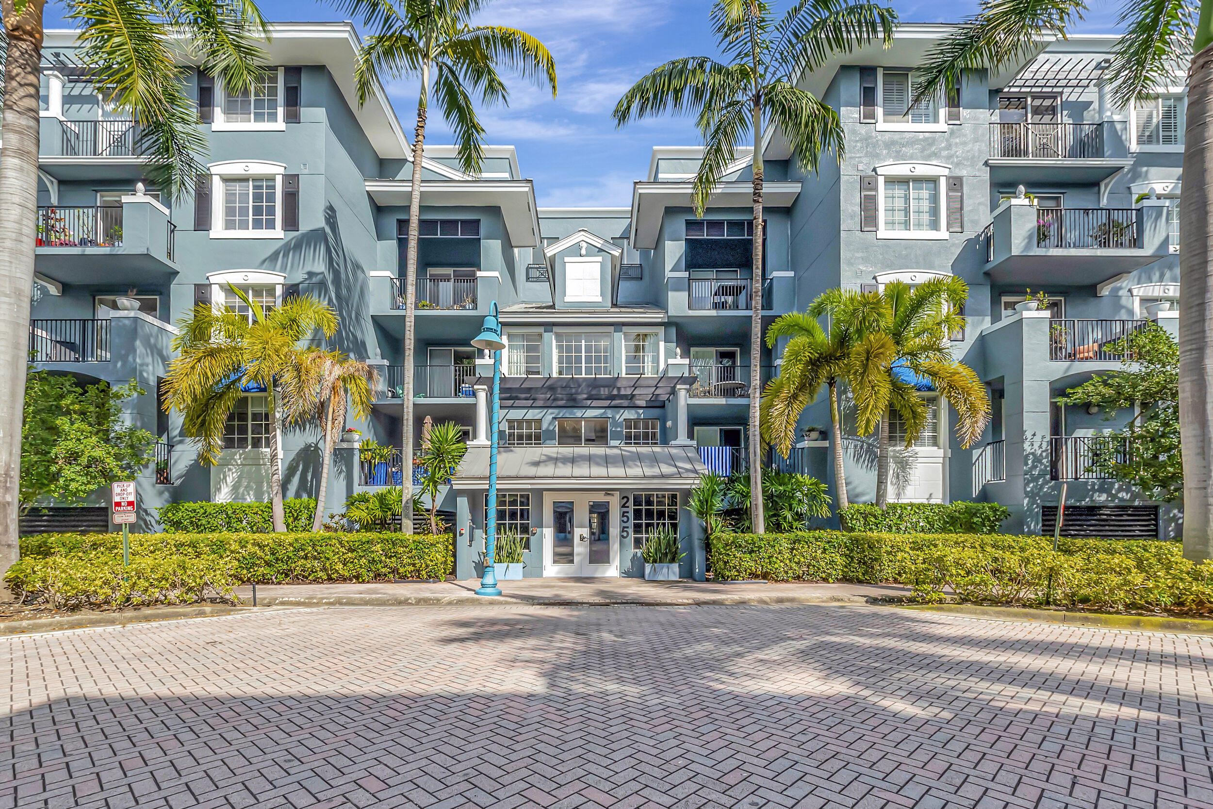 PINEAPPLE GROVE VILLAGE CONDO - Residential Lease