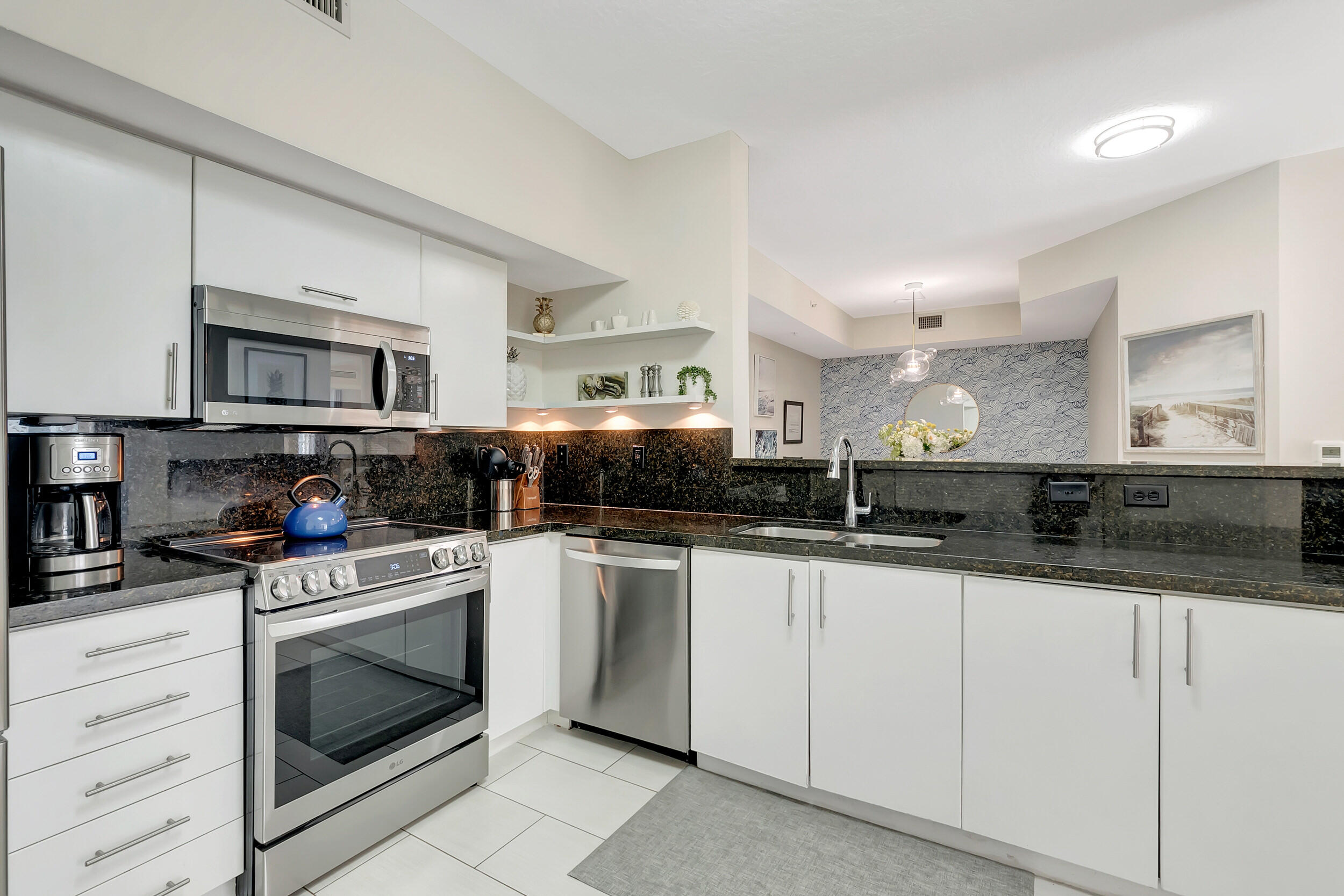 PINEAPPLE GROVE VILLAGE CONDO - Residential Lease