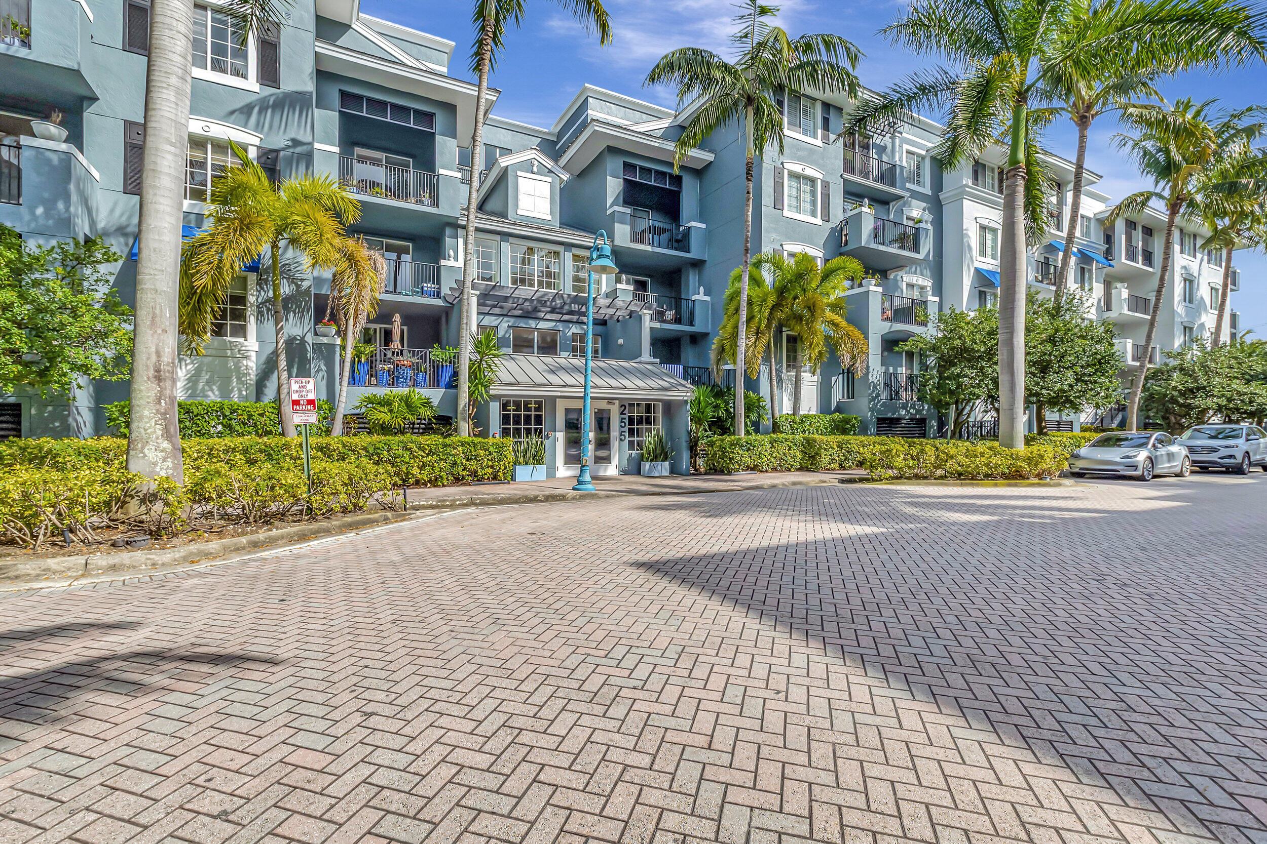 PINEAPPLE GROVE VILLAGE CONDO - Residential Lease