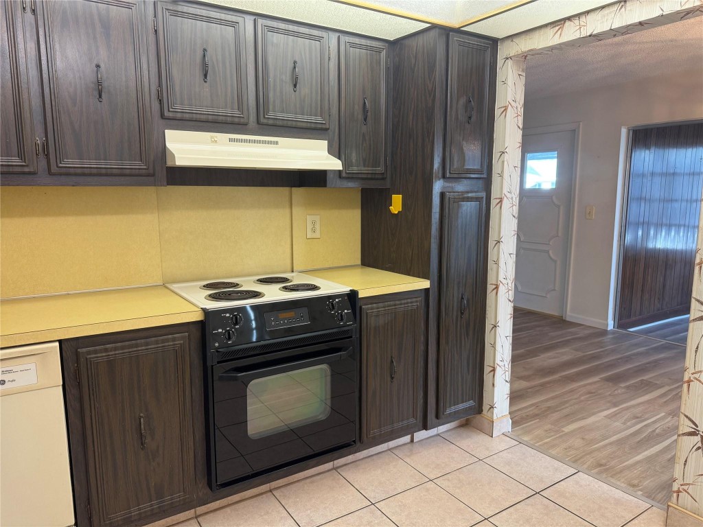 Lauderdale West Condo - Residential