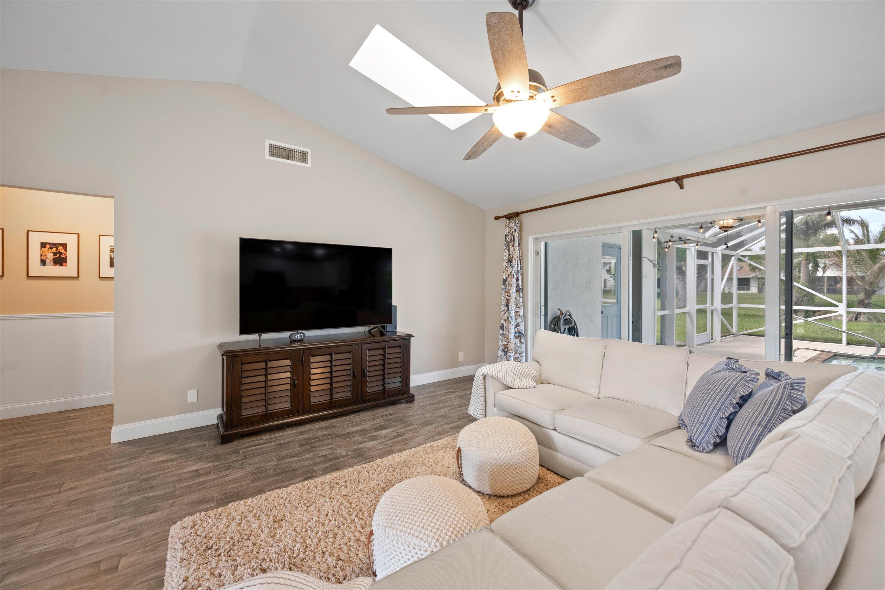 SUGAR POND MANOR OF WELLINGTON - Residential