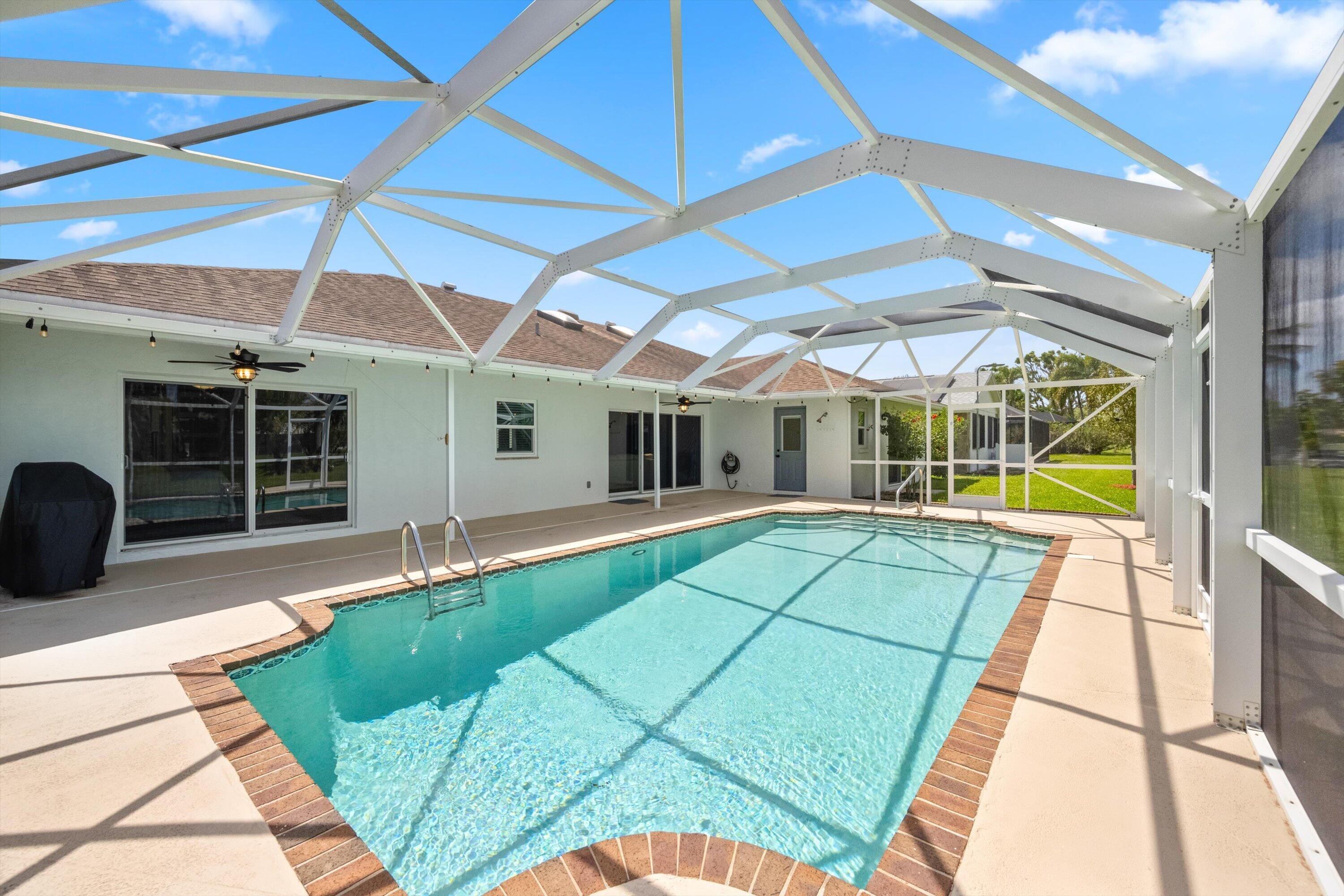 SUGAR POND MANOR OF WELLINGTON - Residential