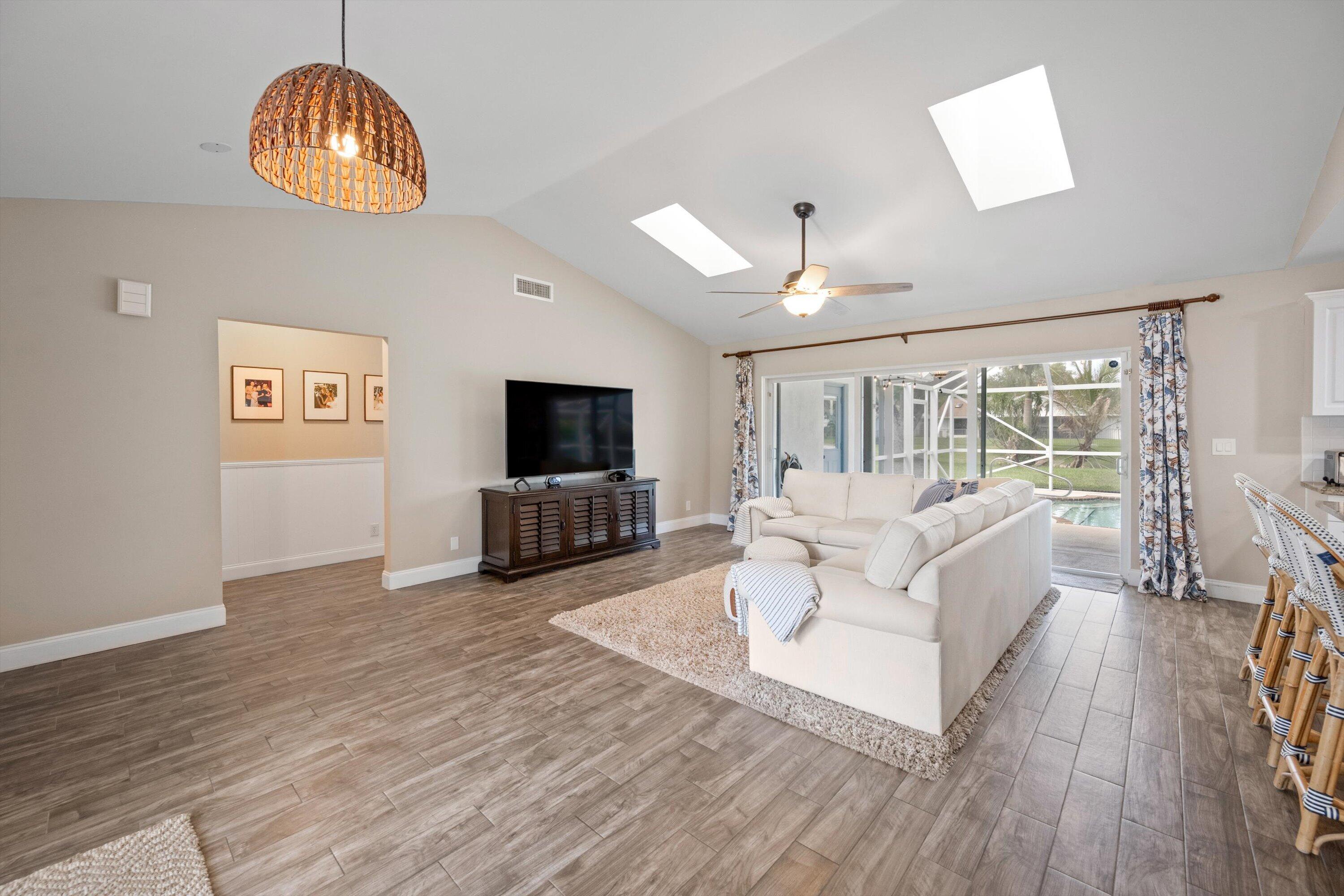 SUGAR POND MANOR OF WELLINGTON - Residential