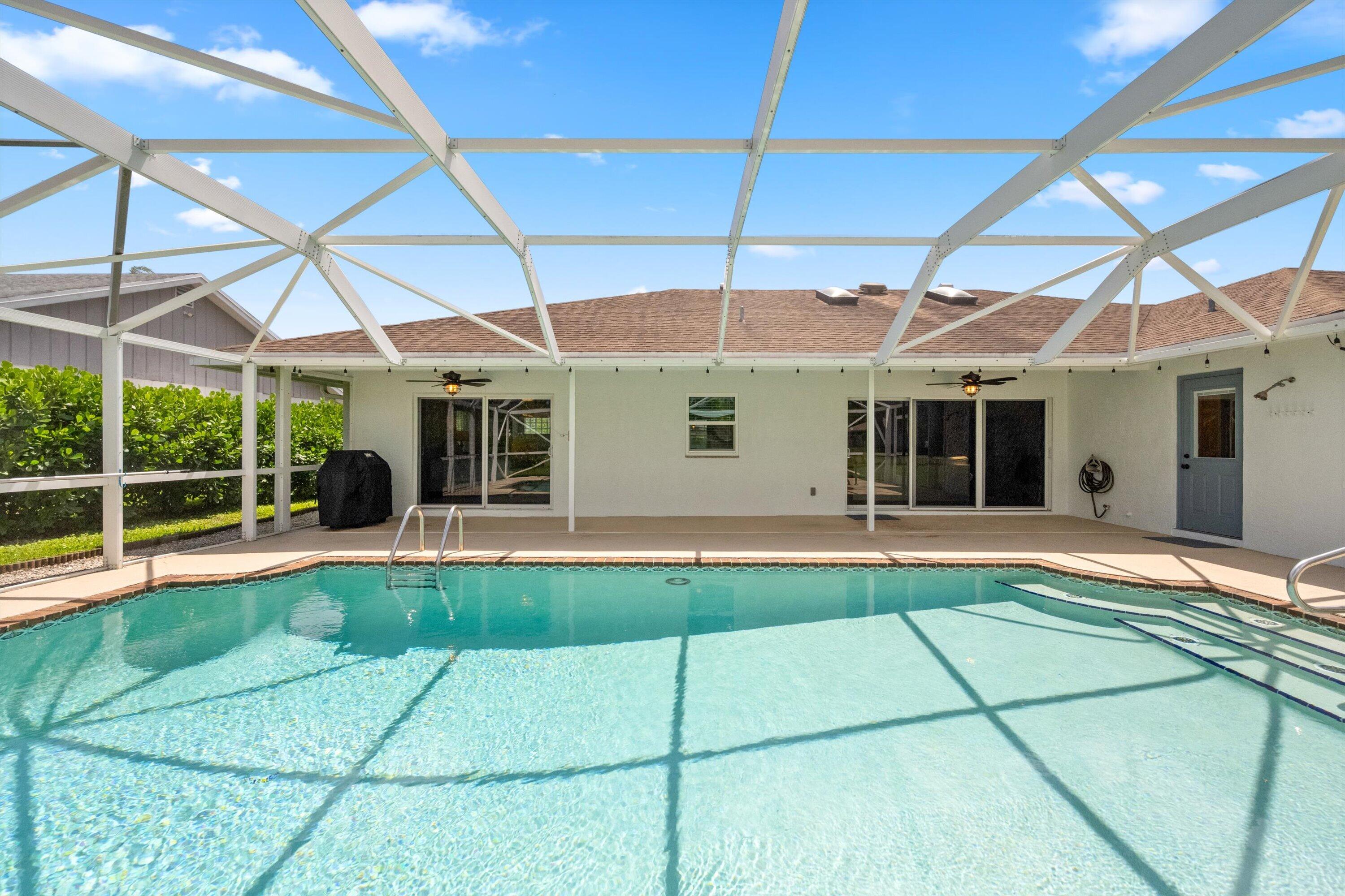 SUGAR POND MANOR OF WELLINGTON - Residential