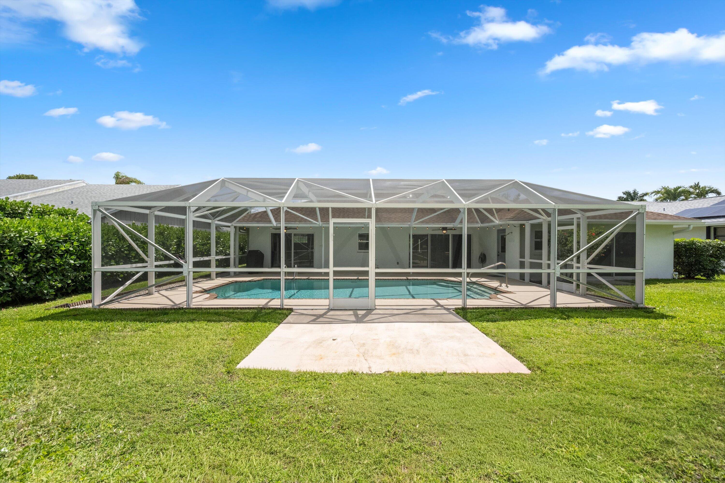 SUGAR POND MANOR OF WELLINGTON - Residential