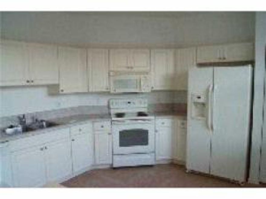 BEAUTIFUL AND COZY 3 BEDROOM 2 BATHROOM, 2 CAR GARAGE, COVERED PATIO, LIVING ROOM,NEW TILE FLOOR. GREAT COMMUNITY HERITAGE OAKS.