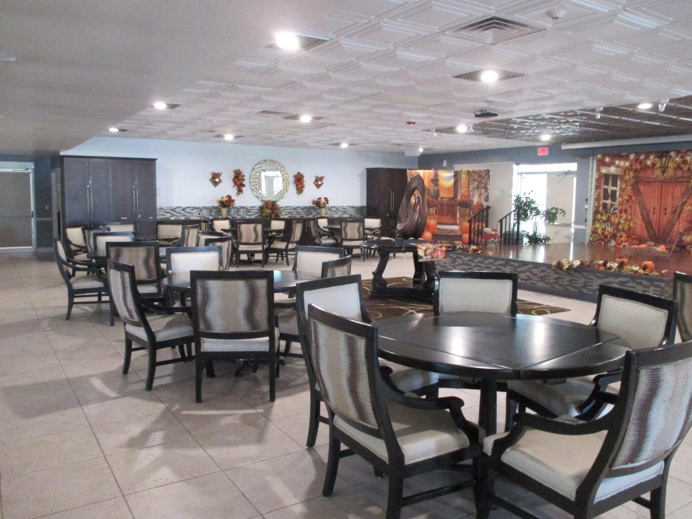 GOLDEN LAKES VILLAGE COND - Residential Lease