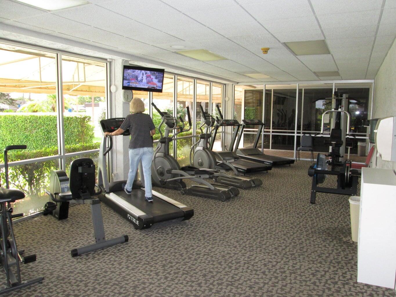 GOLDEN LAKES VILLAGE COND - Residential Lease