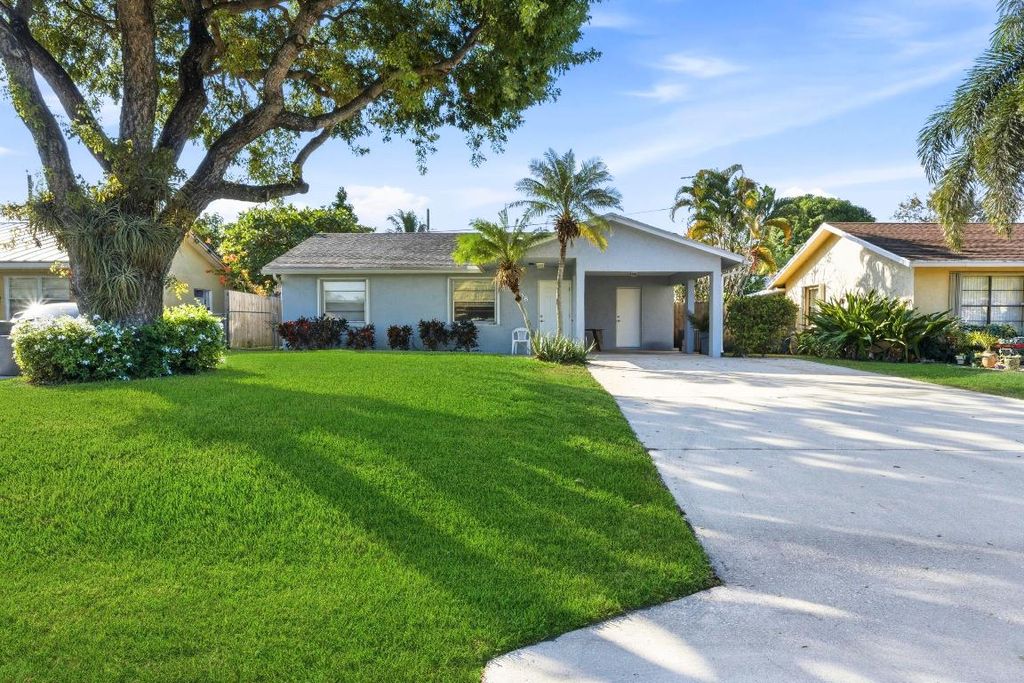 Photo of 4608 Curtis Avenue, Lake Worth, FL 33463 (MLS # R11143551)