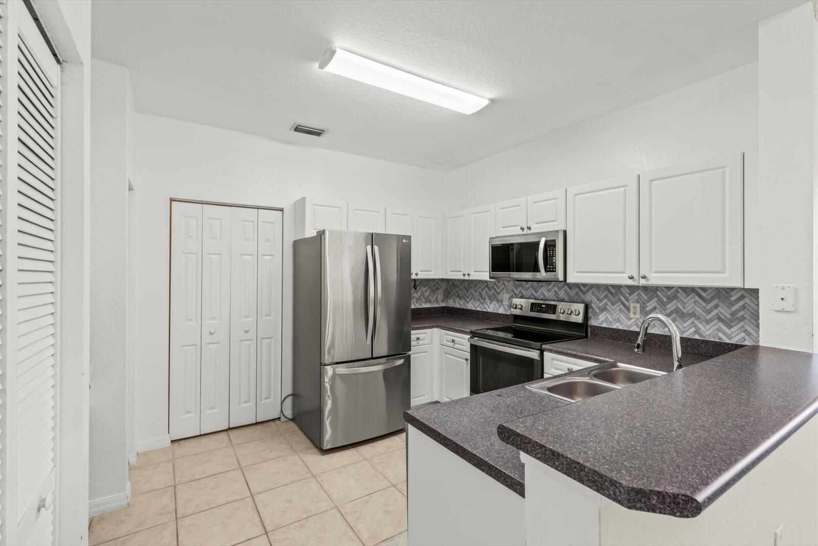 THE ESTATES AT STUART CONDO - Residential Lease