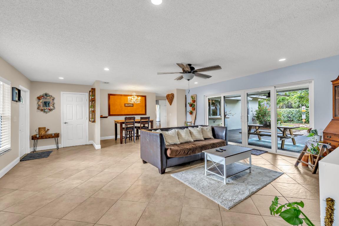 HOLIDAY CITY AT BOCA RATON SEC 3 - Residential