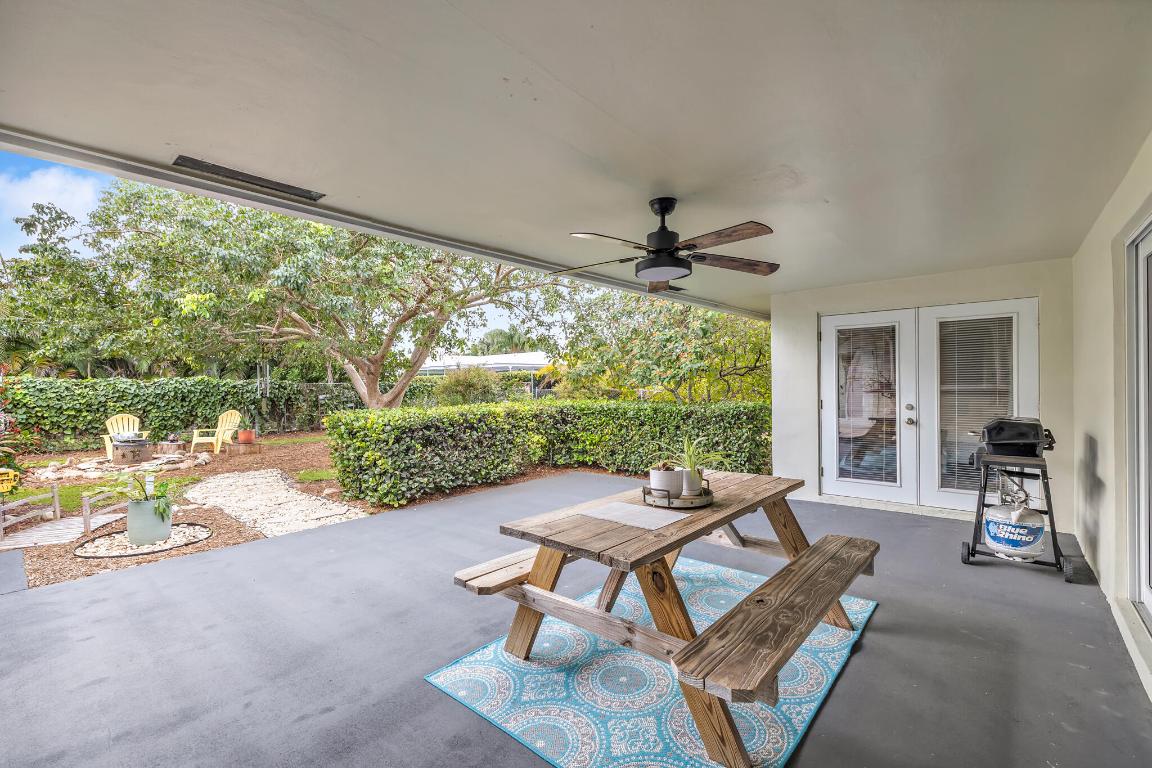 HOLIDAY CITY AT BOCA RATON SEC 3 - Residential