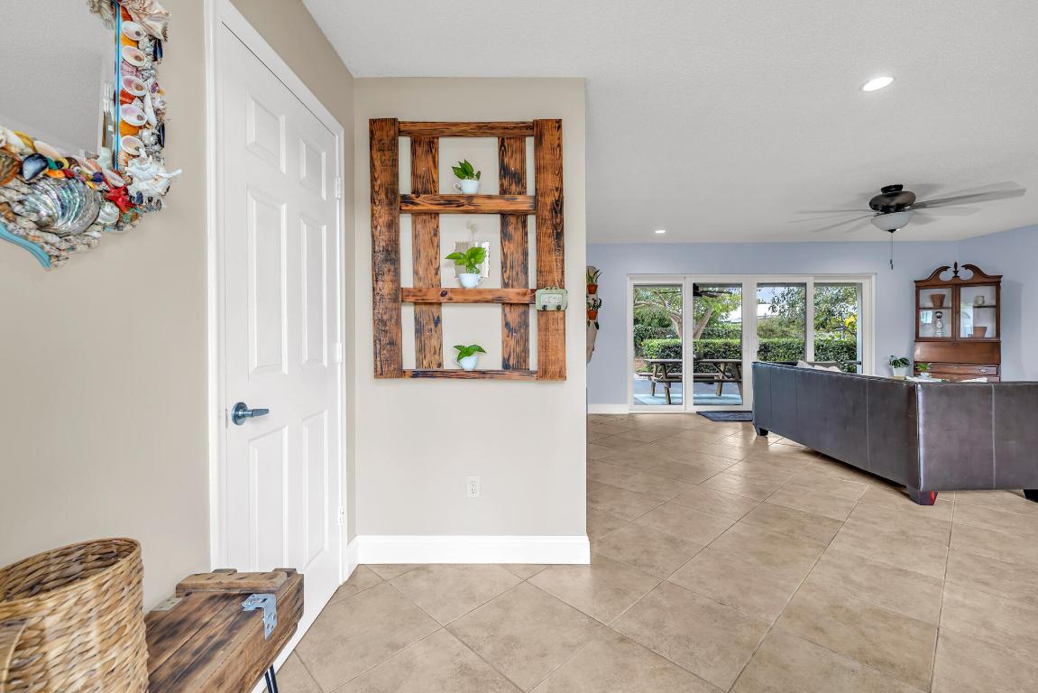 HOLIDAY CITY AT BOCA RATON SEC 3 - Residential