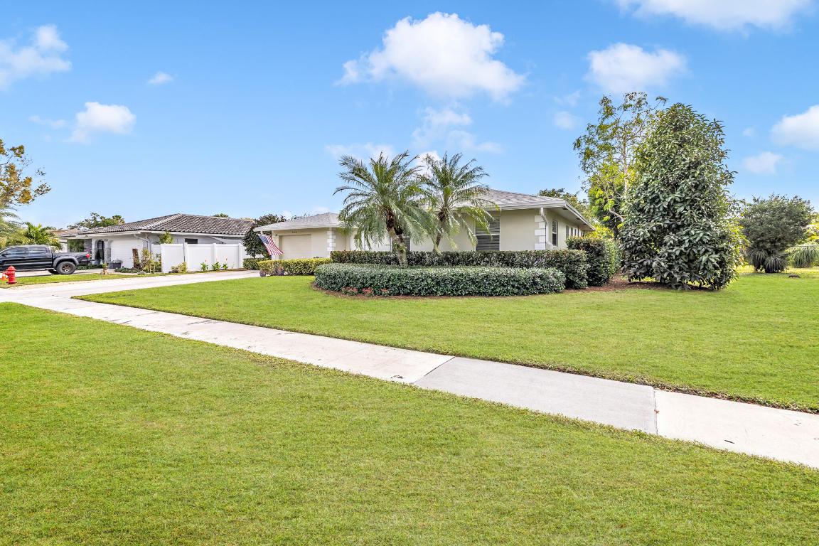 HOLIDAY CITY AT BOCA RATON SEC 3 - Residential