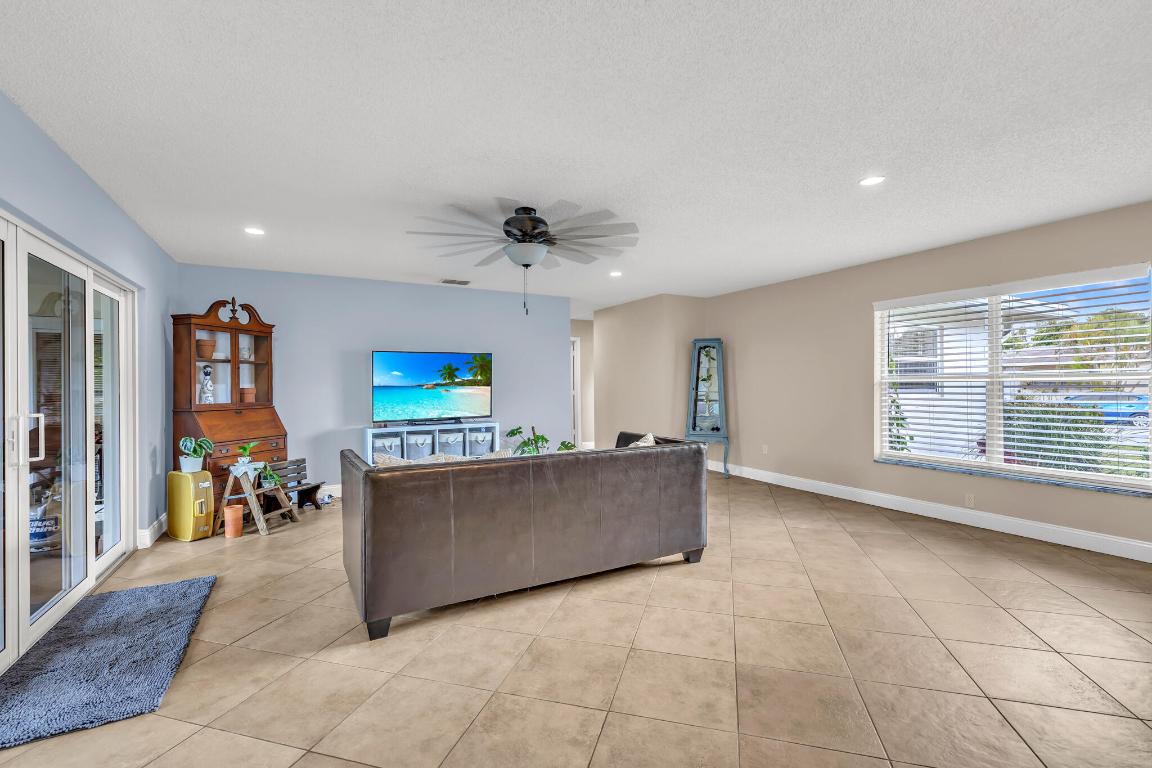 HOLIDAY CITY AT BOCA RATON SEC 3 - Residential