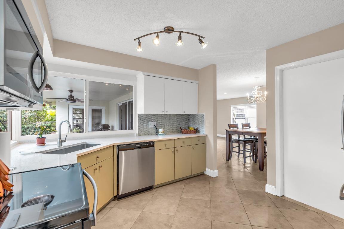 HOLIDAY CITY AT BOCA RATON SEC 3 - Residential