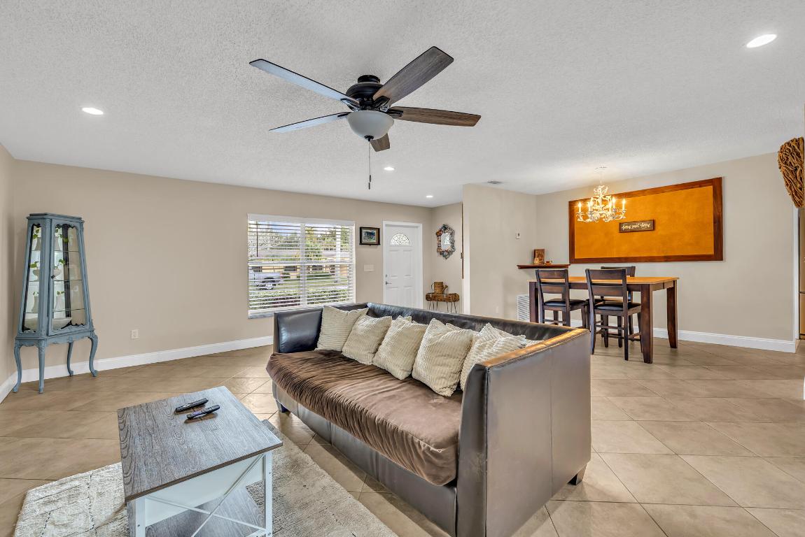 HOLIDAY CITY AT BOCA RATON SEC 3 - Residential