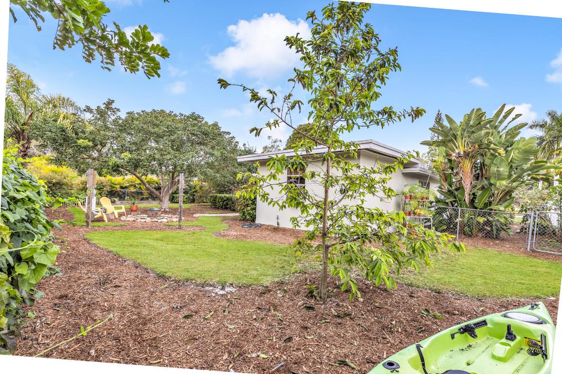 HOLIDAY CITY AT BOCA RATON SEC 3 - Residential