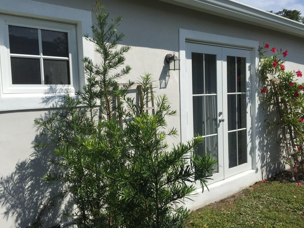 PALM BEACH FARMS CO 10 - Residential Lease