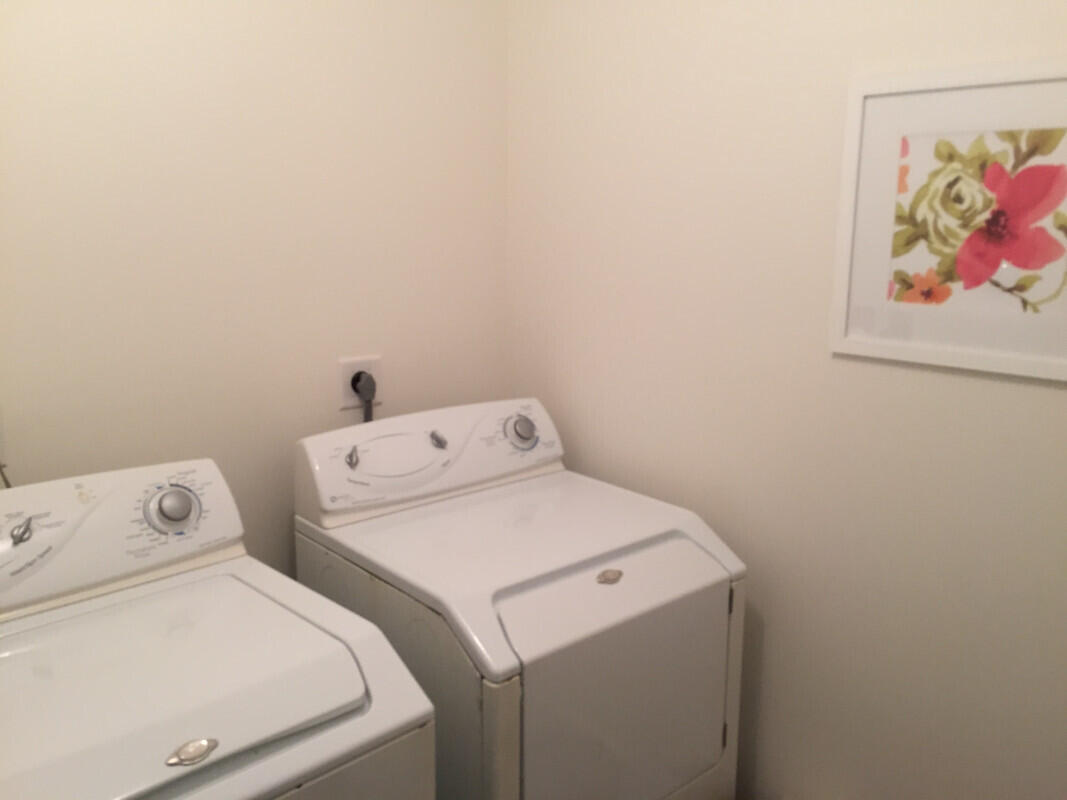 PALM BEACH FARMS CO 10 - Residential Lease