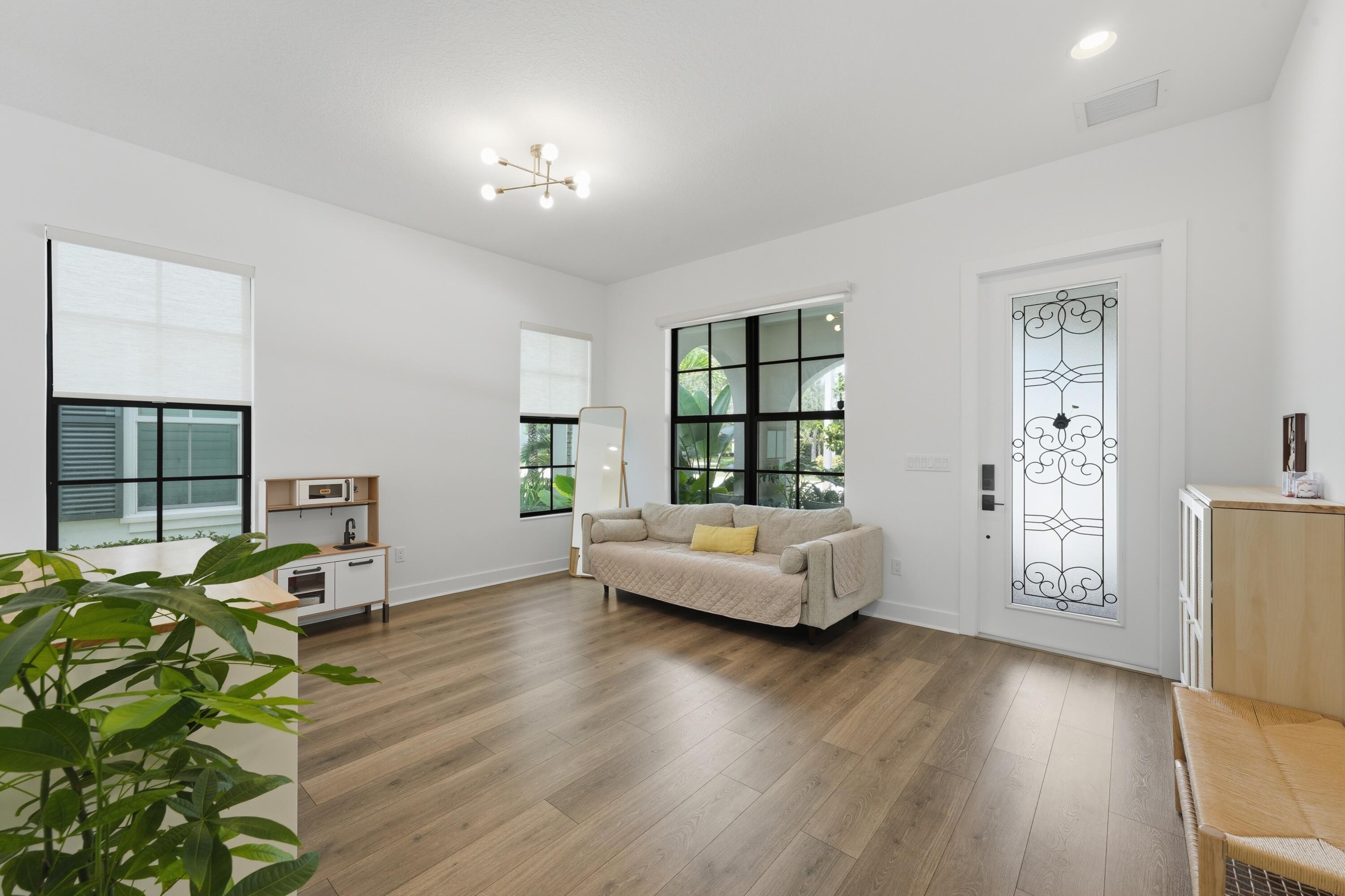 Properties 1006 FAULKNER Terrace