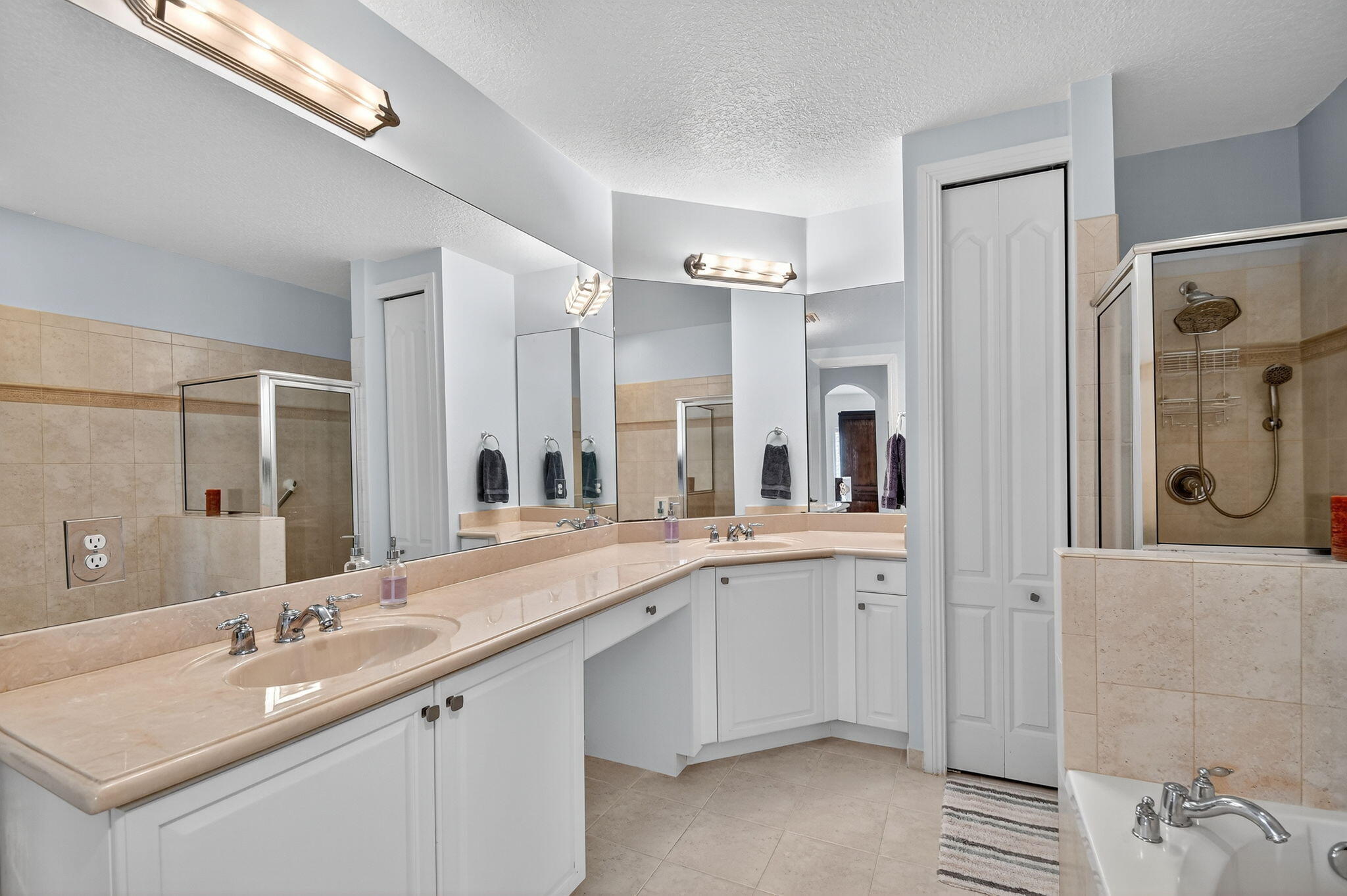 Boynton Beach, Florida 33435, United States, 3 Bedrooms Bedrooms, ,3 BathroomsBathrooms,Residential,Active,207911