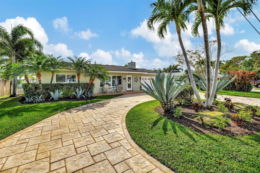 Photo of 2358 SE 11th Street, Pompano Beach, FL 33062 (MLS # F10428030)