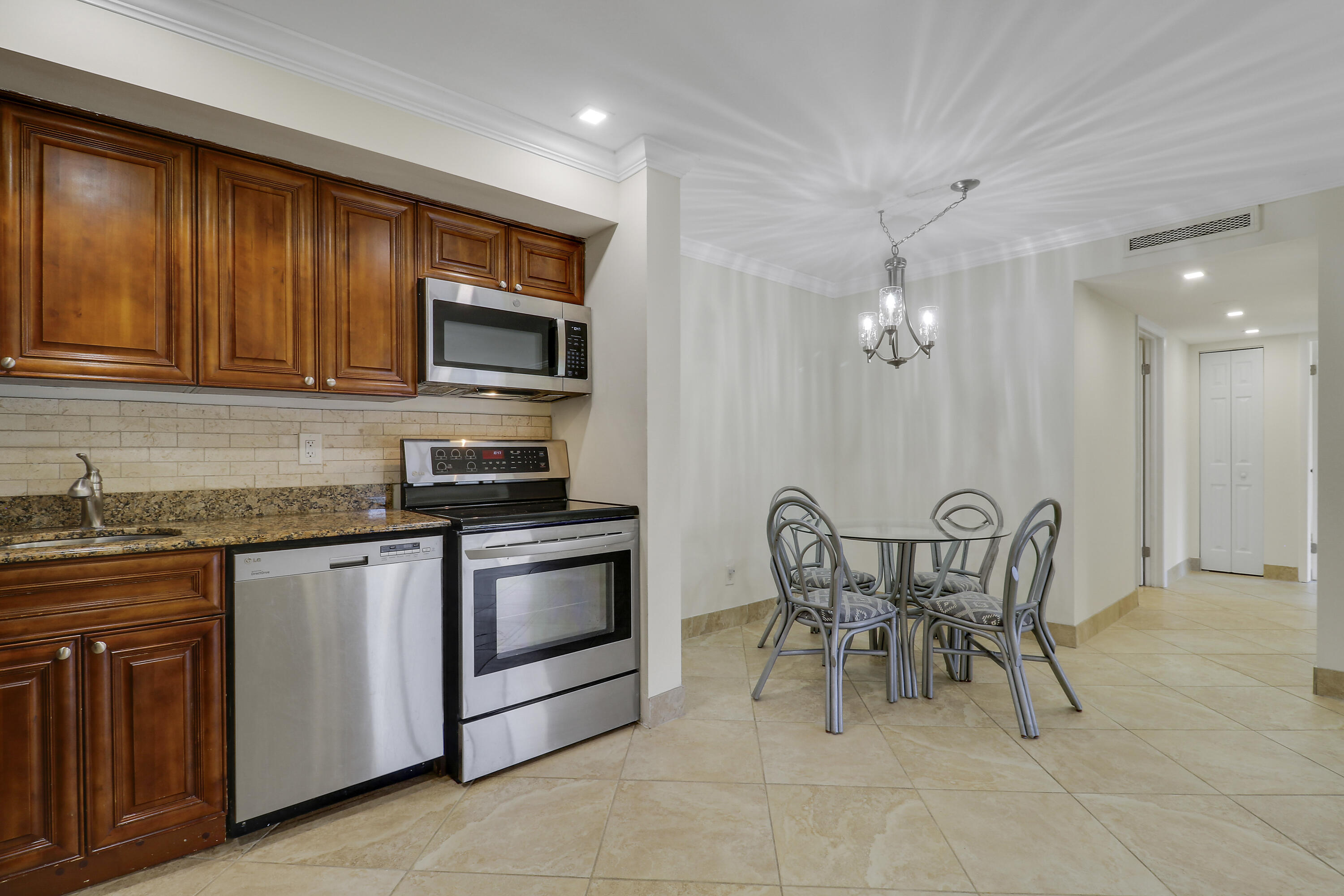 DUNBAR WOODS CONDO I II AND III IN OR4410P782, - Residential