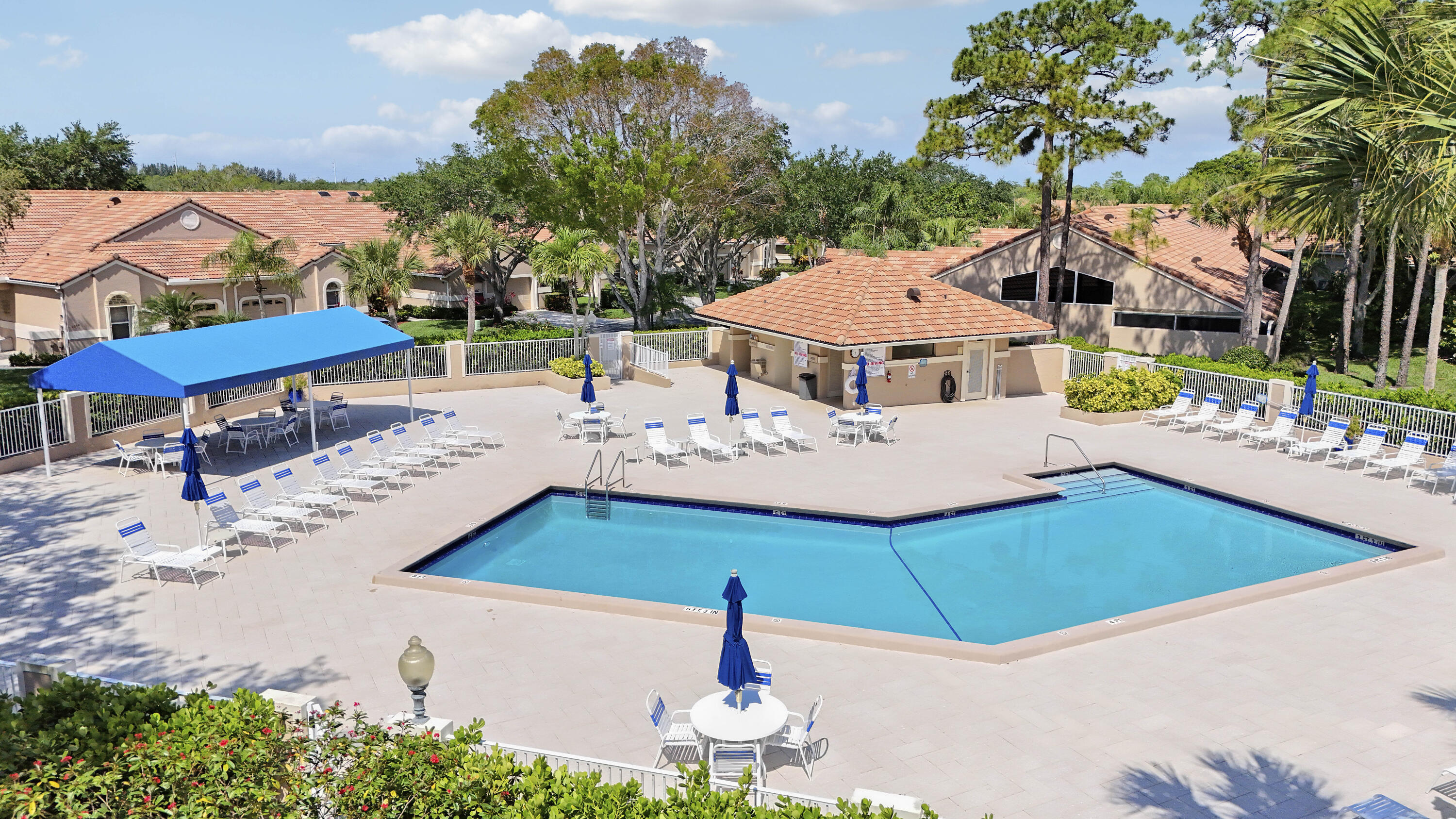 DUNBAR WOODS CONDO I II AND III IN OR4410P782, - Residential