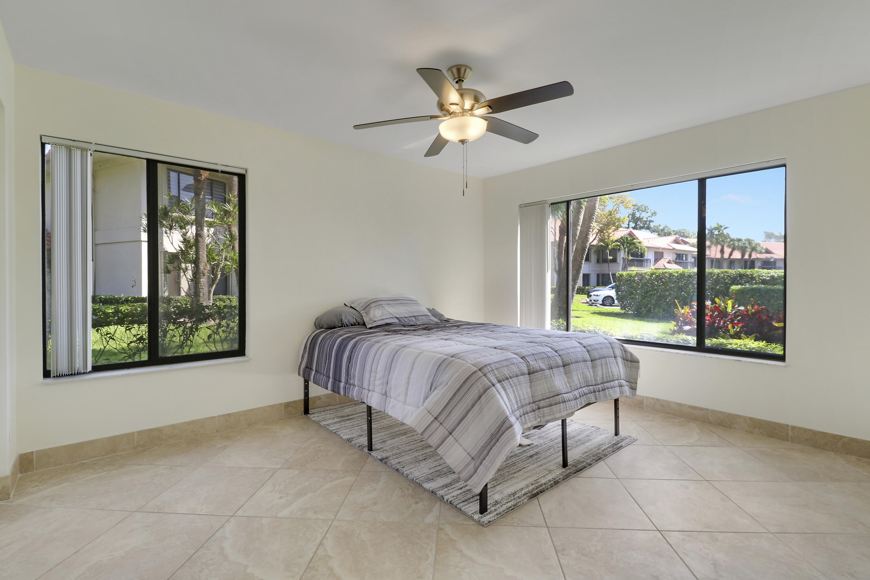 DUNBAR WOODS CONDO I II AND III IN OR4410P782, - Residential
