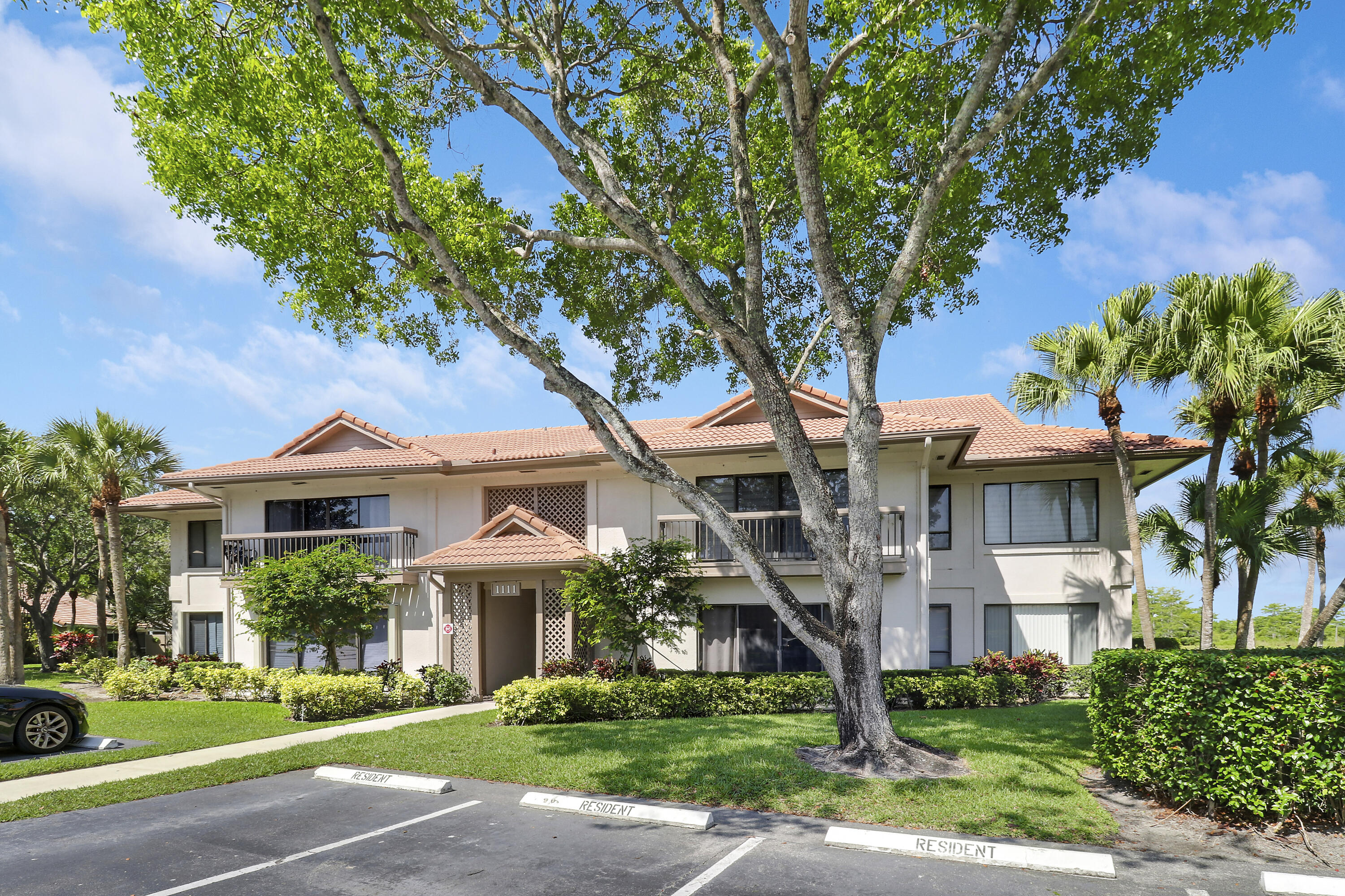DUNBAR WOODS CONDO I II AND III IN OR4410P782, - Residential