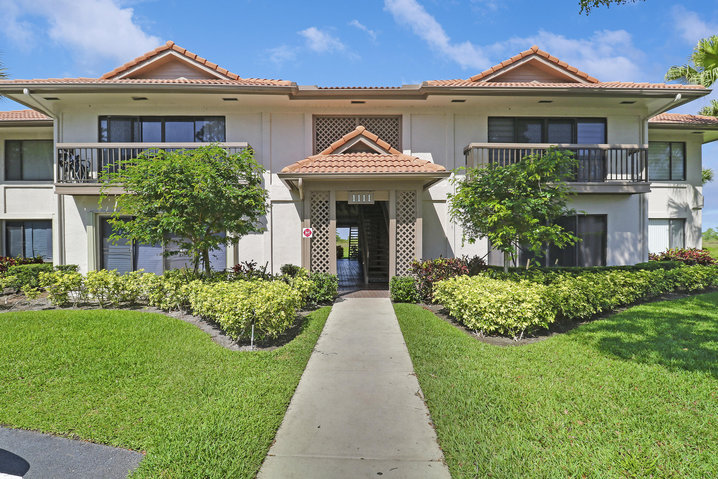 DUNBAR WOODS CONDO I II AND III IN OR4410P782, - Residential