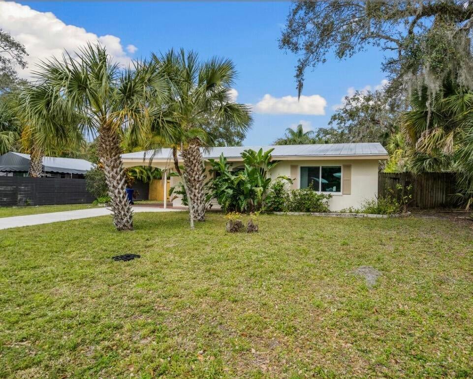 Photo of 515 Cypress Road, Vero Beach, FL 32963 (MLS # B26035201)